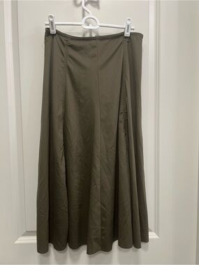 Women’s Flowing A-Line Skirt in Olive Green Small